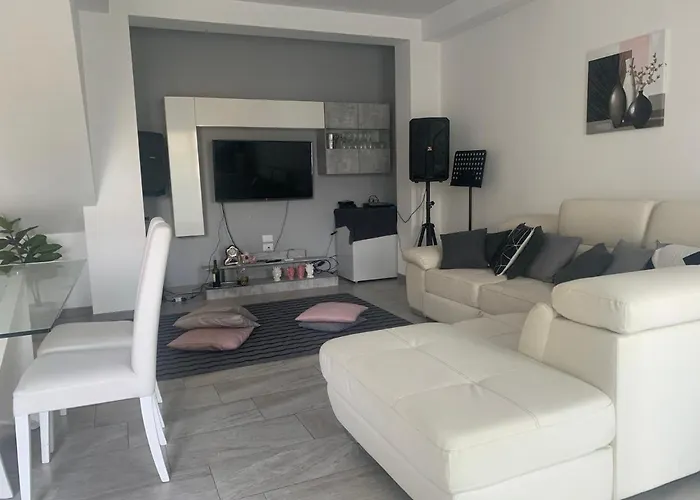 Villa In Affitto Ragalna